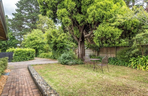 Bowral Cottage | Centennial Cottage 2 - Botanica. Cosy, close walk to Bowral and wedding venues.