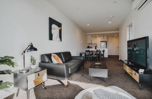 Braddon Apartment | Central 1-Bed with Balcony, Rooftop BBQ & Parking