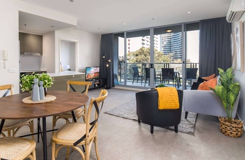 City West Apartment | Central 1-Bed with Parking, BBQ
