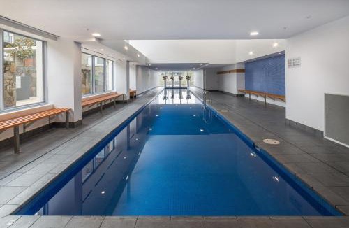 City West Apartment | Central 1-Bed with Parking BBQ and Indoor Pool