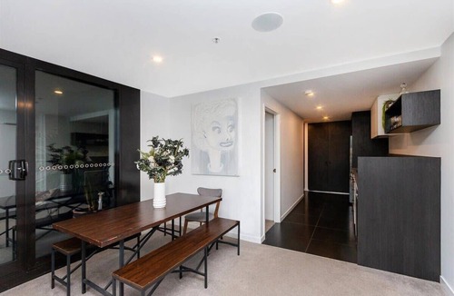 Braddon Apartment | Central 1-Bed with Pool, Sauna, Gym and Parking