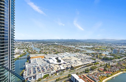 Broadbeach Apartment | Central 1 Bedroom Holiday Unit (No Parking) - Q Stay
