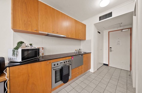 City East Apartment | Central ACT Studio with Indoor Pool and Gym