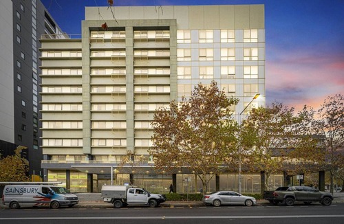City East Apartment | Central ACT Studio with Indoor Pool and Gym