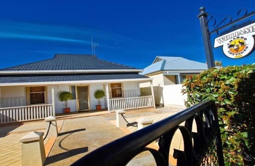 Broken Hill Cottage | Central and Spacious