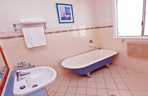 Broken Hill Cottage | Central and Spacious