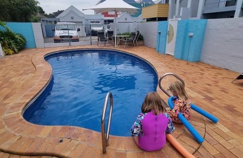 North Batemans Bay Apartment | Central Batemans Bay, walk to restaurants and cafes, or relax in the pool