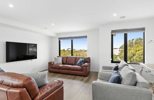 Torquay House | Central Beach House 52a