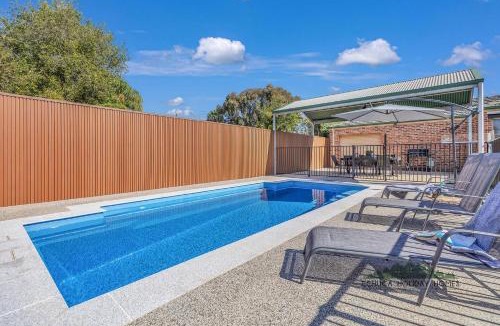 Echuca House | Central Echuca Escape, Heated Pool, 3 BDR