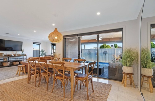 Yarrawonga House | Central Haven close to town with swimming pool