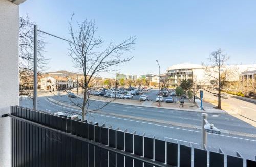 City West Apartment | Central located 2 bedroom Apartment in Canberra with Parking