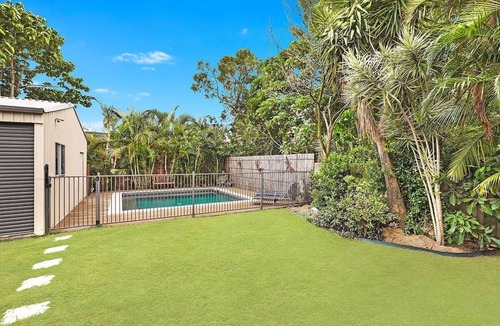 Mooloolaba House | Central Mooloolaba Beach House with 1 bedroom unit attached. .