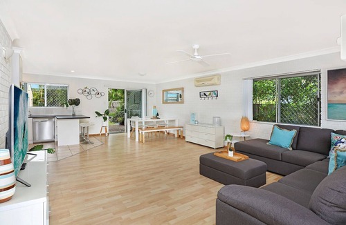 Mooloolaba House | Central Mooloolaba Beach House with 1 bedroom unit attached. .