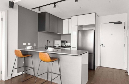 Oakleigh Apartment | Central Oakleigh 2BR Apartment w Parking