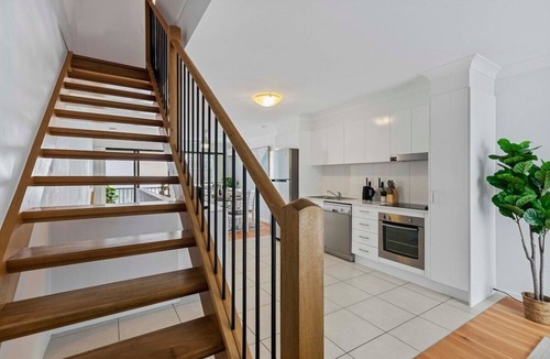 Redcliffe Apartment | Central Redcliffe Coastal Home Walk to Beach