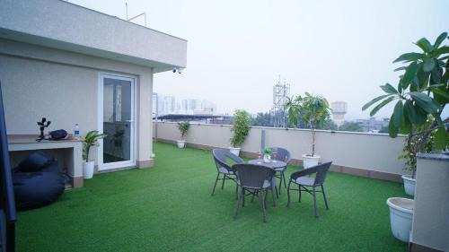 Sushant Lok Apartment | Central suites with Terrace by Luxury Heights