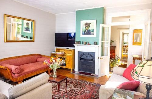 Waverton House | Charm & History 3bdr Cottage in Waverton, close to harbour views