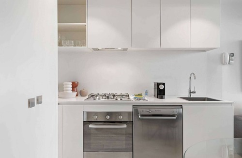 Collingwood Apartment | Charming 1-Bed Apartment with a Balcony