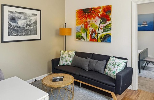 North Sydney Apartment | Charming 1 bedroom, park adjacent. city 5 minutes