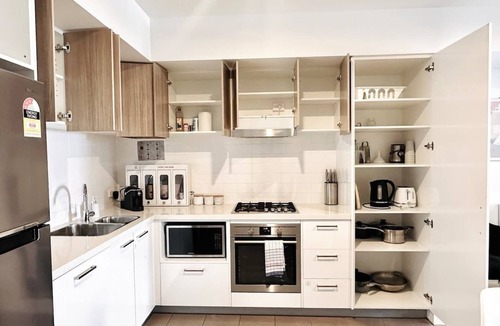 Adelaide Central Business District Apartment | Charming 2 BR Apt Chinatown Pool Gym