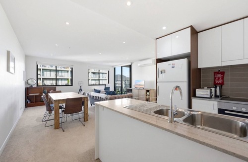 Lyneham Apartment | Charming 2BR Apartment Near Canberra’s Attractions