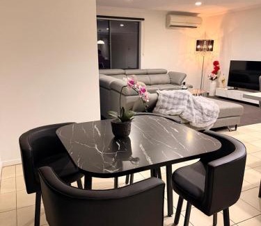Tarneit Villa | Charming 3BR Getaway Spacious & Relaxing