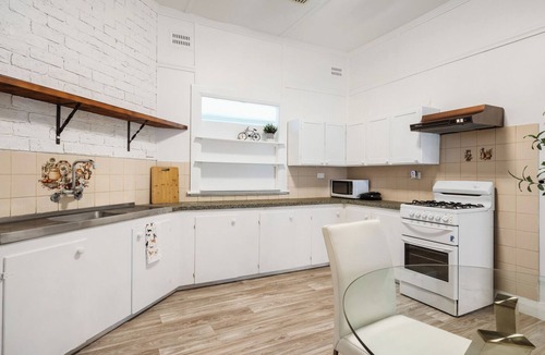 Dubbo House | Charming 5-Bedroom in Dubbo, 5 mins Drive to Mall