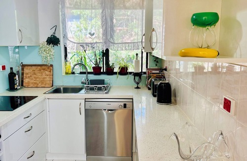 Randwick Apartment | Charming apartment with green aspects in vibrant Randwick