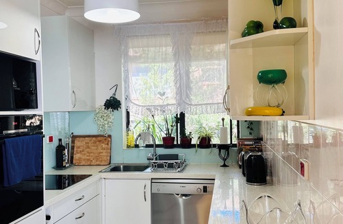Randwick Apartment | Charming apartment with green aspects in vibrant Randwick