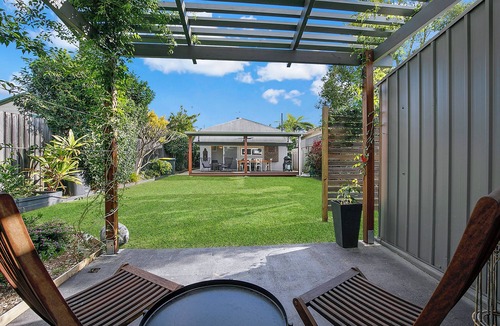 Brighton Cottage | Charming Bayside Brighton Cottage