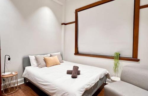 Chippendale Apartment | Charming Central Unit in Authentic Building