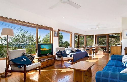 Hardys Bay House | Charming Cottage Retreat by HolidayCo.