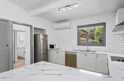 Bakery Hill House | Charming Cottage-Stylish Haven!