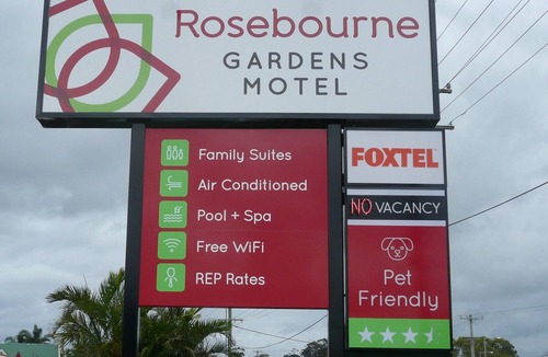 Woolgoolga Hotel | Charming Double Bed room Pet friendly Motel with Mineral Pool