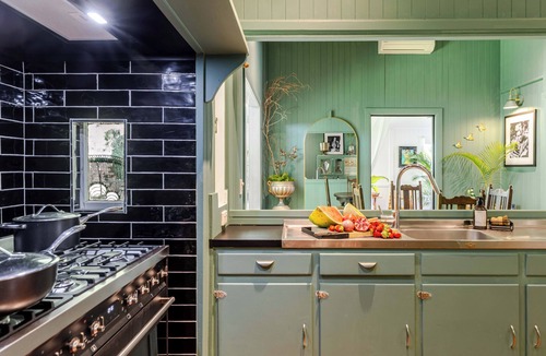 Mowbray Cottage | Charming Queenslander surrounded by Rainforest