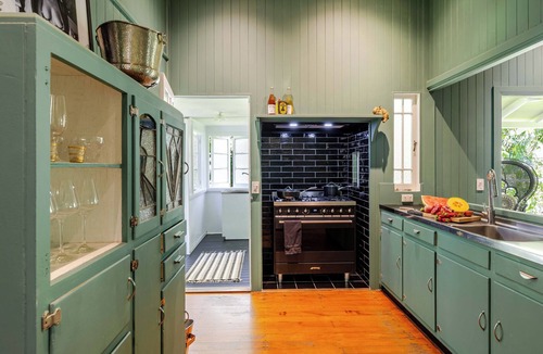 Mowbray Cottage | Charming Queenslander surrounded by Rainforest