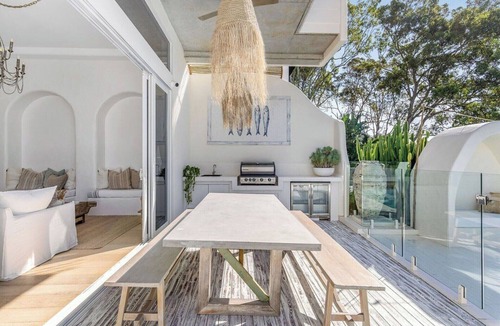 Burleigh Heads Villa | Charming Romantic Villa in Dreamy Burleigh Heads
