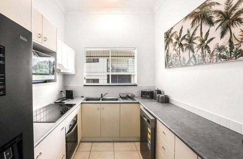 Trinity Beach Apartment | Charming Seaside Apartment with Balcony & Pool, Steps from Trinity Beach