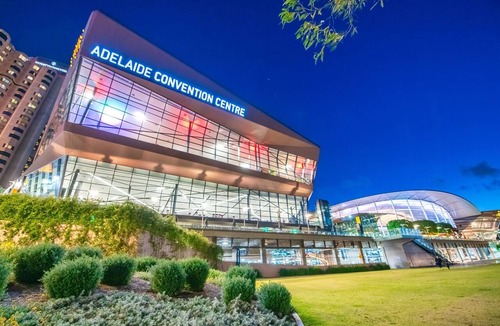 Adelaide Central Business District Apartment | Charming Studio - Adelaide CBD - WiFi - King bed