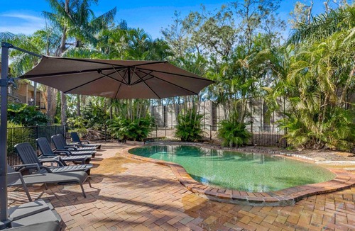 Mount Ommaney Hotel | Charming Suite Easy Access 2 CBD by Custom Bnb Hosting