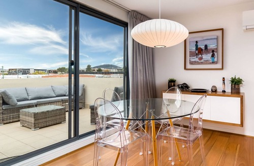 Kingston Apartment | Charmingly Modern 2-bed Apartment Kingston