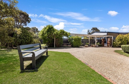 Eagle Point House | Chenu Lakeside Homestead: Your Perfect Holiday Retreat