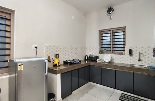 Kumbalam Apartment | Cheruthodath Serviced Apartments