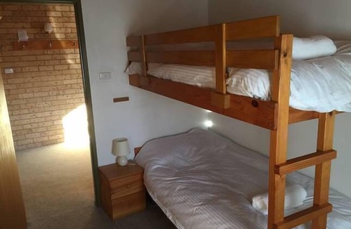 East Jindabyne Ski Chalet | Chesa St Moritz Chalet sleeps 18