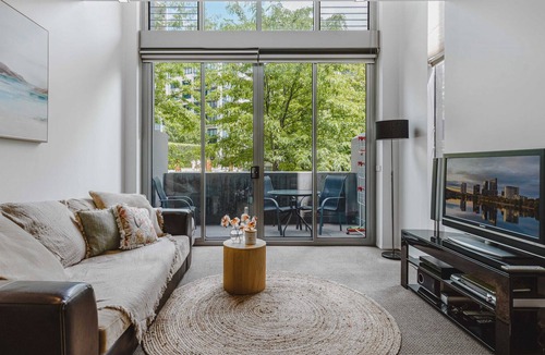 Capital Hill Apartment | Chic 1-Bed Apartment near Parliament House