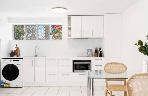 Bridgeman Downs Apartment | Chic 1-Bed Escape with Parking Bridgeman Downs
