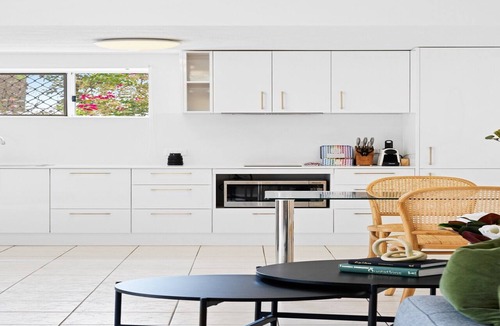 Bridgeman Downs Apartment | Chic 1-Bed Escape with Parking Bridgeman Downs
