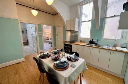 Kings Cross Apartment | Chic 1-Bed unit at Potts Point