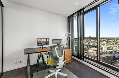 Fortitude Valley Apartment | Chic 1-Bed with Parking, Pool and Gym