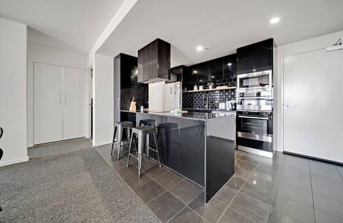 Belconnen Apartment | Chic 1-Bed with Stunning Lake View & Indoor Pool